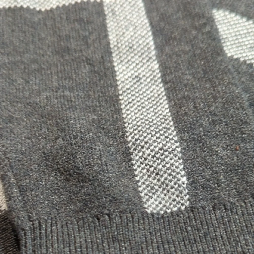 Croft & Barrow Gray V-Neck Sweater